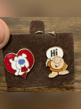 Rare Vintage 1979 Universal Studios  Ziggy Pair Of HI Enamel Set Of Pins